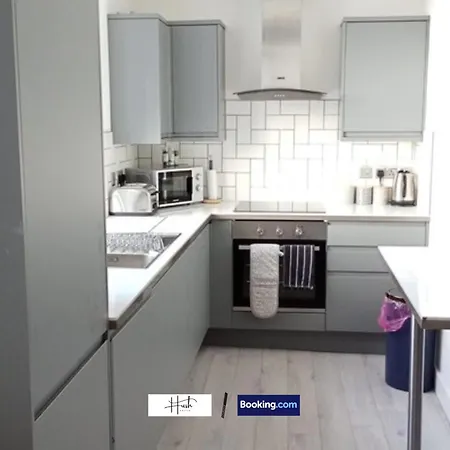 2 Bedroom Flat By Hush Haven Homes Short Lets And Serviced Accommodation Centrally Located Ideal For Contractors Kingston upon Hull Exterior foto