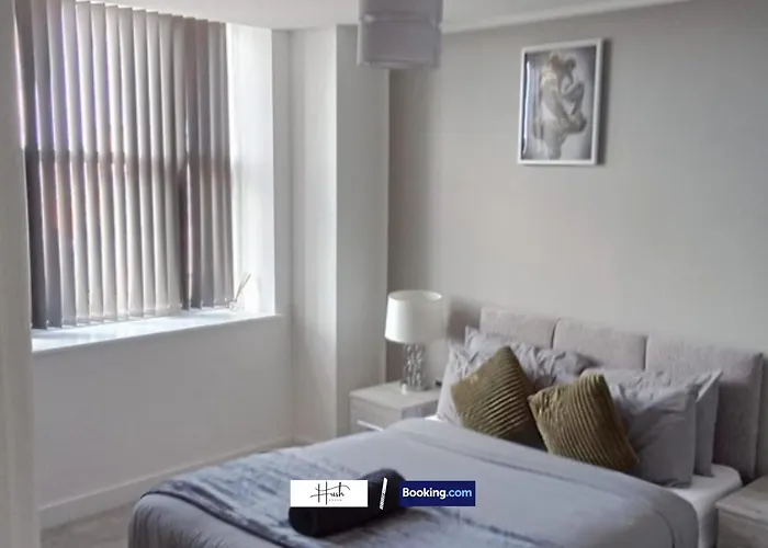 2 Bedroom Flat By Hush Haven Homes Short Lets And Serviced Accommodation Centrally Located Ideal For Contractors