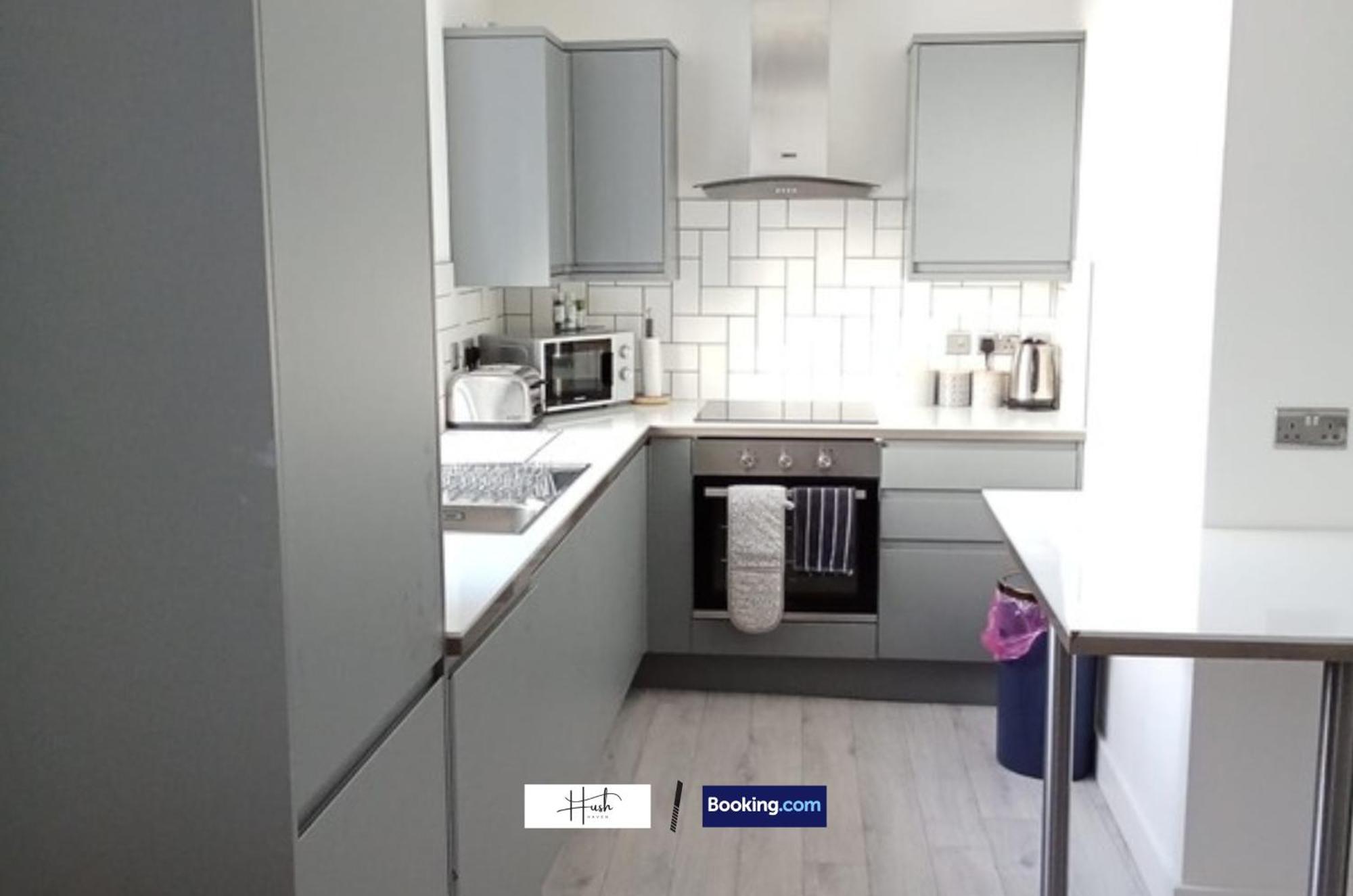 2 Bedroom Flat By Hush Haven Homes Short Lets And Serviced Centrally Located Ideal For Contractors Apartment Kingston upon Hull