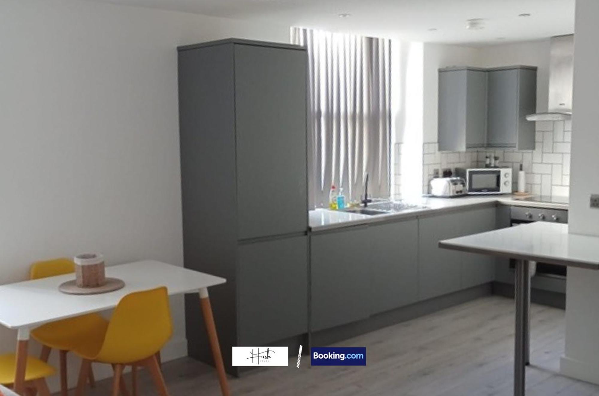 Apartment 2 Bedroom Flat By Hush Haven Homes Short Lets And Serviced Centrally Located Ideal For Contractors